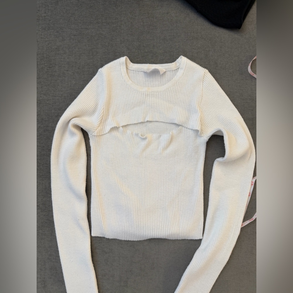 Double Zero White Key Hole Sweater
